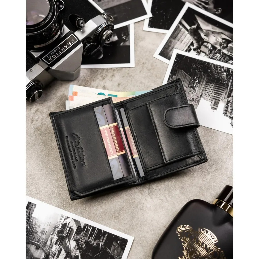 Czarny portfel męski ze skóry naturalnej wyposażony w system RFID, zamykany zatrzaskiem - Peterson