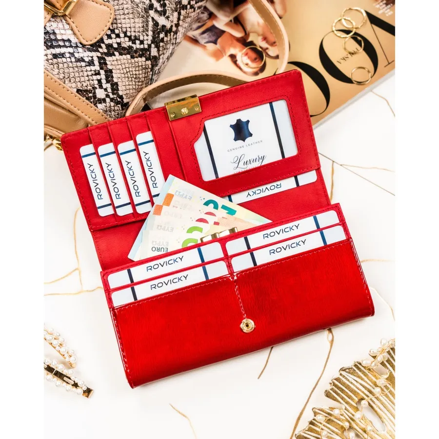 Duży, skórzany portfel damski w czerwonym kolorze zamykany na zatrzask - Rovicky