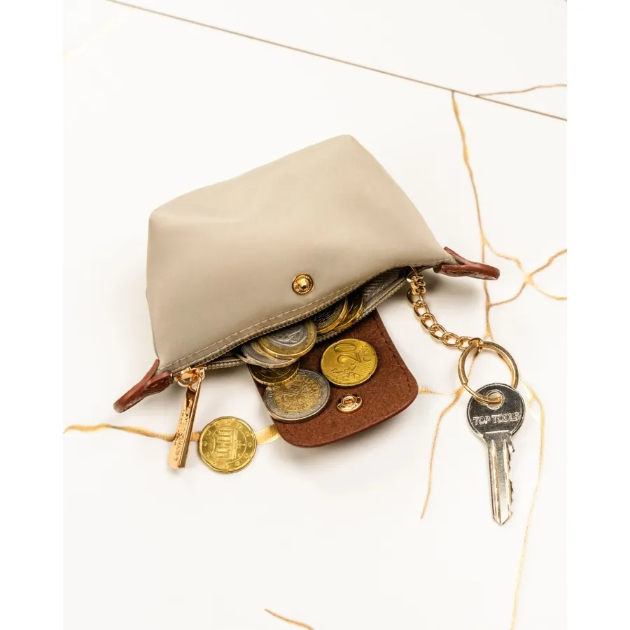 Etui na klucze z poliestru i skóry ekologicznej w jasnobeżowym kolorze, zamykane na zatrzask i suwak - Peterson