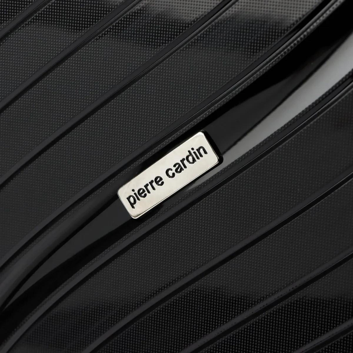 Mocna walizka damska z ABSu Pierre Cardin LEE09 PP38