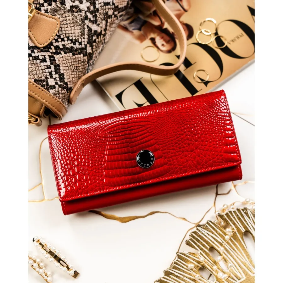 Czerwony portfel damski ze skóry naturalnej z tłoczeniem na wzór skóry krokodyla - Peterson