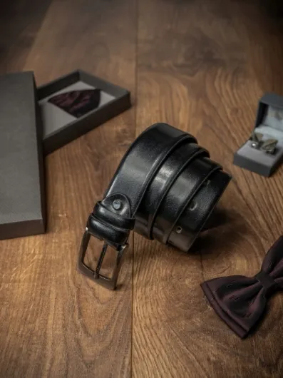 Męski skórzany pasek z klasyczną klamrą od Rovicky