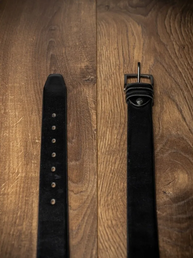 Męski skórzany pasek z klasyczną klamrą od Rovicky